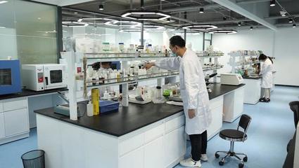 "三八"節(jié)預(yù)計(jì)化妝品網(wǎng)絡(luò)零售額超2.5億元!濟(jì)南高新區(qū)美妝產(chǎn)業(yè)再創(chuàng)新佳績